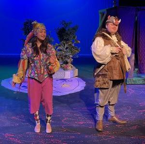 全球赌博十大网站 Theater Performs "Lions in Illyria". Two students in costume